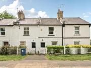 2 Bedroom House Pinner Greater London 96619569