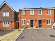 2 Bedroom House Reading Reading LS97848050