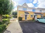 2 Bedroom House Surrey Surrey 95225902