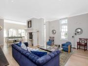 2 Bedroom House To Let in Parktown North