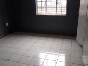 2 Bedroom House to Rent in Bezuidenhout Valley
