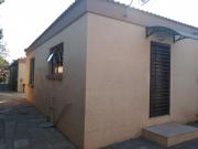 2 Bedroom House To Rent in Lombardy East
