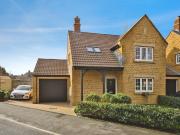 2 bedroom link detached house for sale