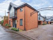 2 bedroom link detached house for sale