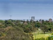 2 Bedroom Luxury in Lakeside Location