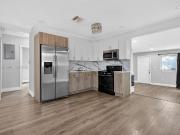 2 bedroom luxury Villa for rent in Miami Heights Trailer...