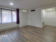 2 bedroom maisonette for rent in Crawley Green Road,...