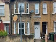 2 Bedroom Maisonette For Rent In London
