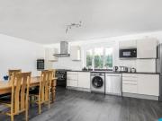 2 Bedroom Maisonette For Rent In Whetstone, London