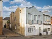 2 bedroom maisonette for sale