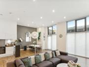 2 Bedroom Maisonette For Sale In Battersea, London