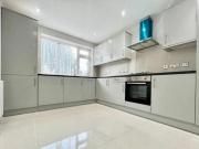 2 Bedroom Maisonette For Sale In St. Helen´s Crescent