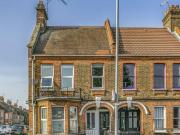 2 Bedroom Maisonette For Sale In Walthamstow, London