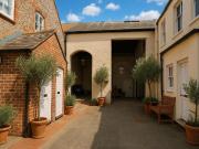 2 bedroom mews to rent