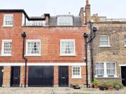 2 bedroom mews to rent