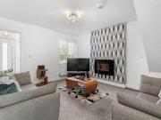 2 bedroom mews to rent