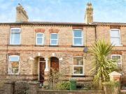 2 bedroom Mid Terrace House for sale, Park Avenue,...