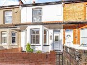 2 bedroom Mid Terrace House to rent, Acme Road, Watford,...