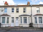 2 bedroom Mid Terrace House to rent, Leslie Street,...