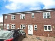 2 bedroom Mid Terrace House to rent, Oversetts Road,...