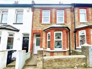 2 bedroom Mid Terrace House to rent, Rosebery Avenue,...