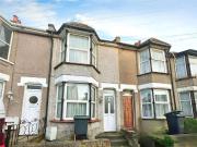 2 bedroom Mid Terrace House to rent, Springhead Road,...