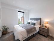 2 bedroom Modern Apartment with balcony £660pp