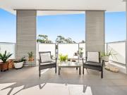 2 Bedroom Oversized Urban Oasis Moments to Beaches &...