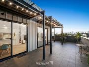 2 BEDROOM PENTHOUSE APARTMENT WITH VIEWS