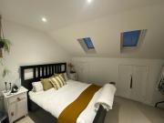 2 bedroom penthouse for rent in Commercial Road,...