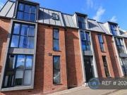 2 Bedroom Penthouse For Rent In Lincoln