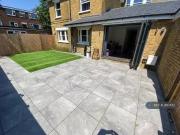 2 bedroom penthouse for rent in Warham Road, South...