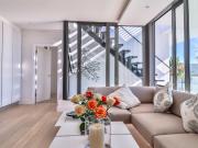 2 Bedroom Penthouse in Vredehoek