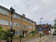 2 Bedroom Proeprty W4 12min to Chiswick Park tub