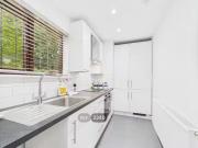 2 bedroom property for rent in 15, Holliwell Close,...