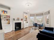 2 bedroom property in Albany Mansions, Albert Bridge...