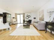 2 bedroom property in Cascades Apartments, 368 370...