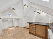 2 bedroom property in Commercial Road, London, E1 £3,800...