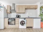 2 bedroom property in Courtenay House, 9 New Park Road,...