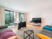 2 bedroom property in Discovery Dock Apartments East,...
