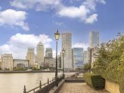 2 bedroom property in Edward Square, London, SE16 £2,150...