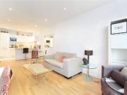 2 bedroom property in Ensign House, Battersea Reach,...