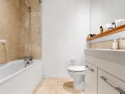 2 bedroom property in Gainsborough Studios North, 1...