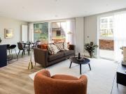 2 bedroom property in Grinstead Road, London, SE8 £2,600...