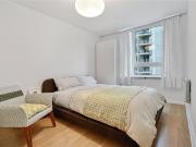 2 bedroom property in Hanover House, 7 St Georges Wharf,...