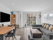 2 bedroom property in Highfield Court, New North Road,...