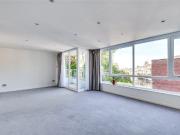 2 bedroom property in Imperial Towers, 17 Netherhall...
