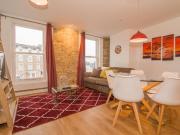 2 bedroom property in Kew Bridge Road, Brentford,...