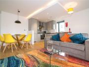 2 bedroom property in Kew Bridge Road, Brentford,...