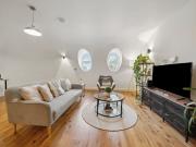 2 bedroom property in Lindley Place, Kew, Surrey, TW9...
